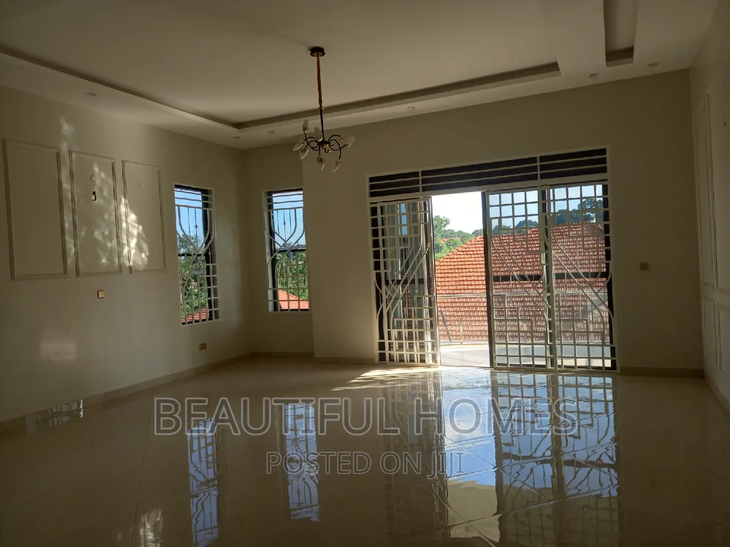 Furnished 6bdrm Mansion in Kira Corporate Zone for sale in Kira