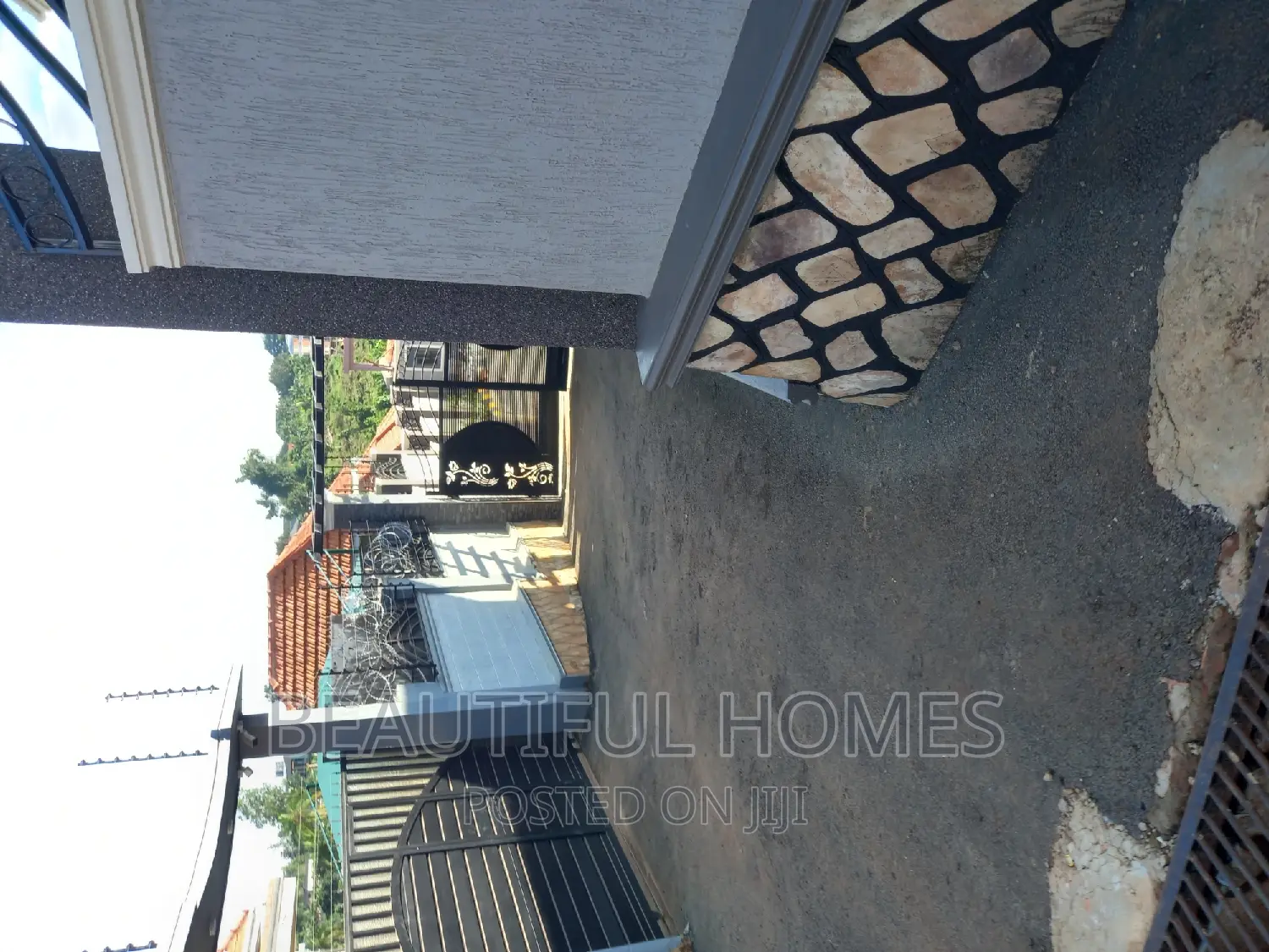 Furnished 6bdrm House in Kira Tarmacked for sale in Kira