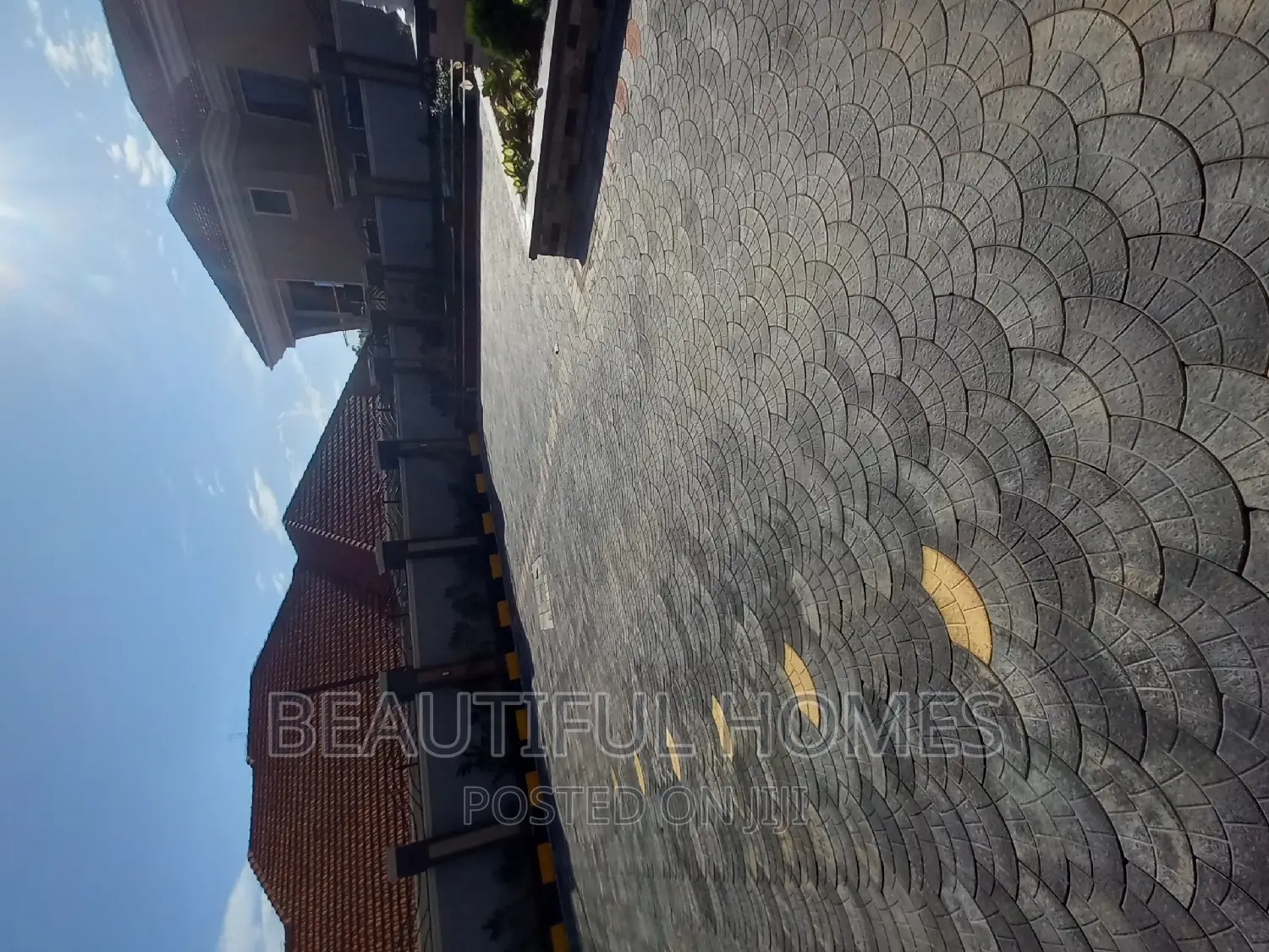Furnished 6bdrm House in Kira Tarmacked for sale in Kira