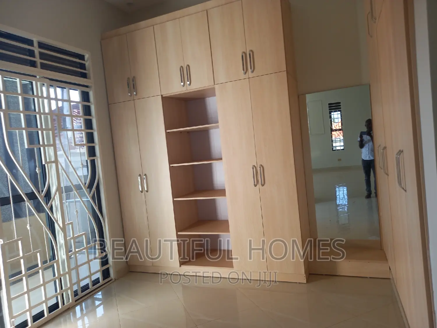 Furnished 6bdrm Duplex in Kira Mamerito for sale in Kira
