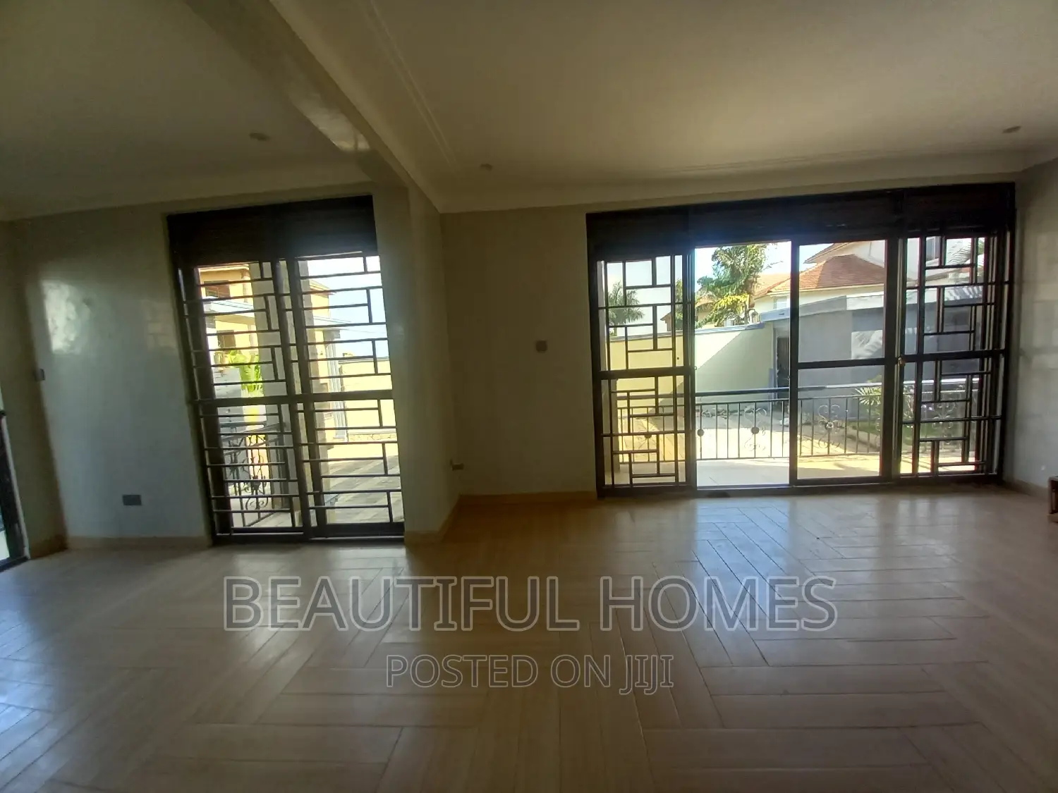 Furnished 6bdrm Duplex in Kira Corporate for sale in Kira