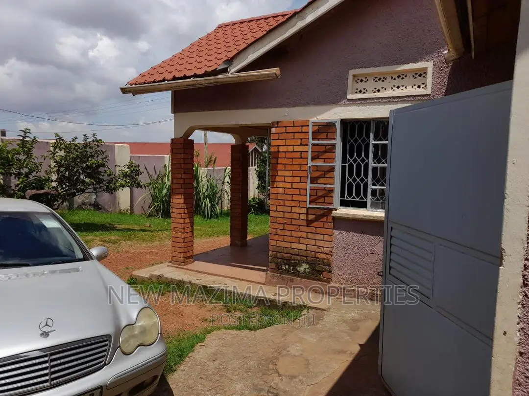 3bdrm Bungalow in Namungoona, Central Division for sale in Central Division