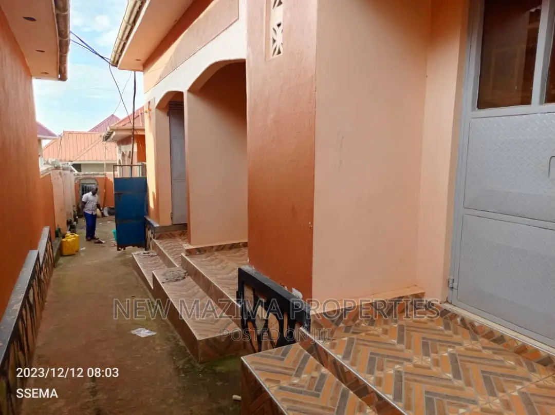 6bdrm House in Bulenga Town, Central Division for sale in Central Division