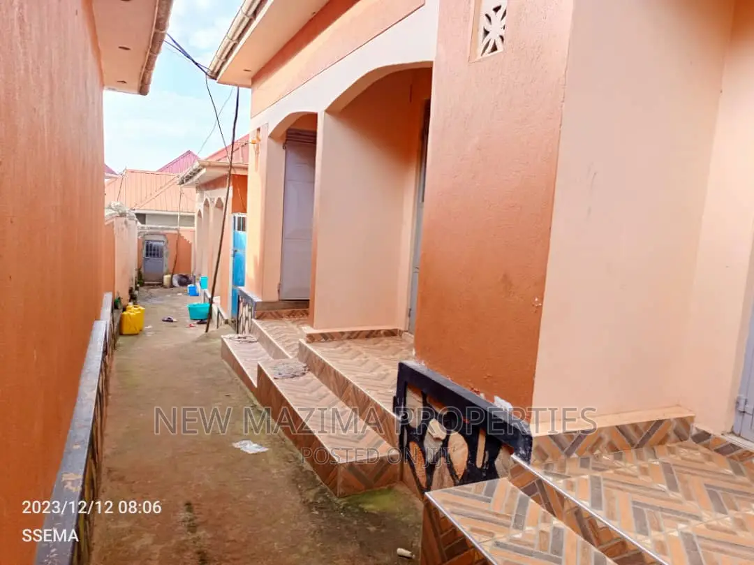 6bdrm House in Bulenga Town, Central Division for sale in Central Division