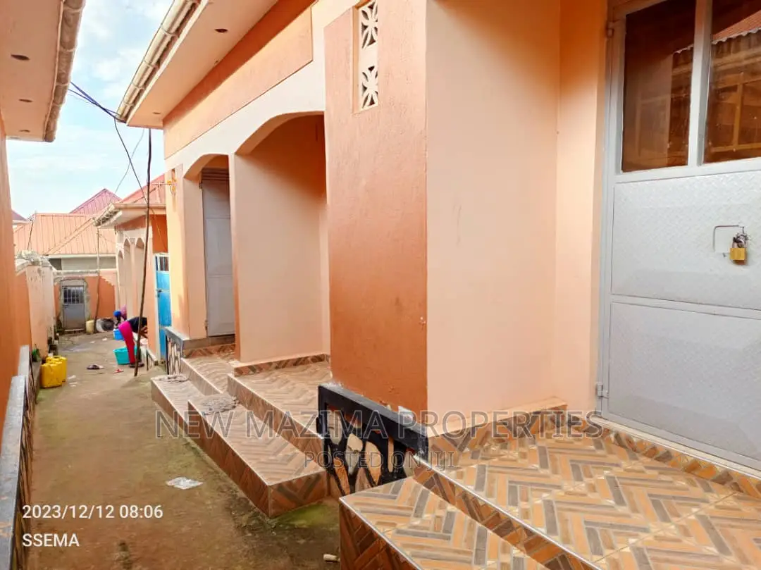 6bdrm House in Bulenga Town, Central Division for sale in Central Division