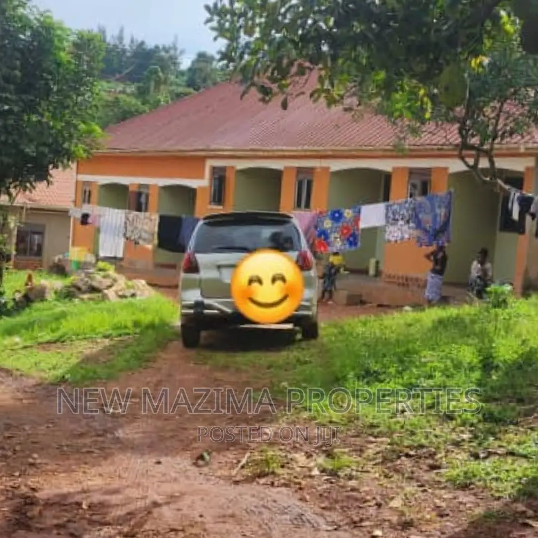 5bdrm House in Kitende Ntebe Rd, Central Division for sale in Central Division
