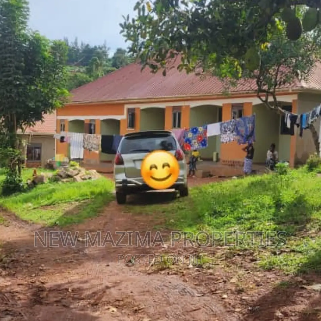 5bdrm House in Kitende Ntebe Rd, Central Division for sale in Central Division