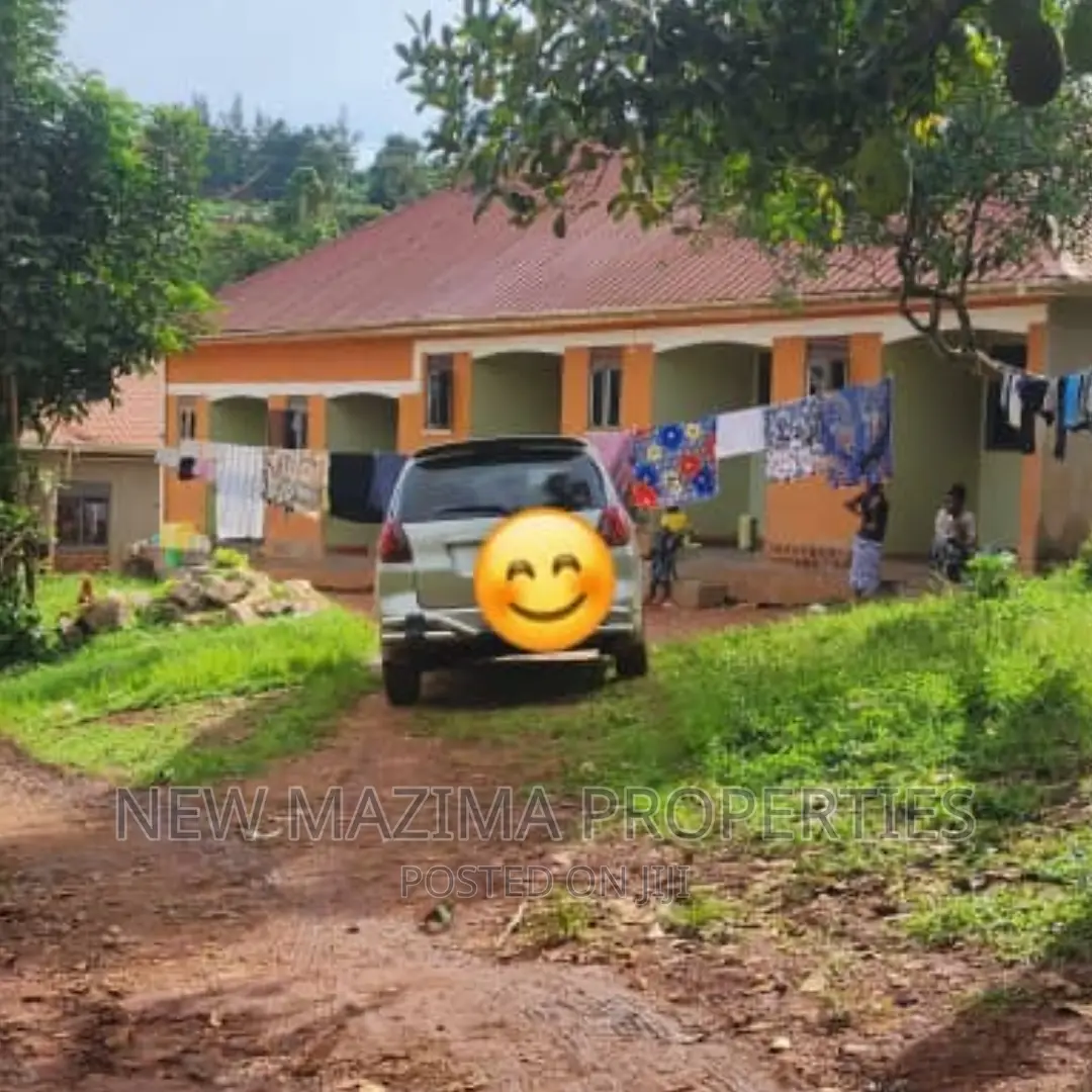 5bdrm House in Kitende Ntebe Rd, Central Division for sale in Central Division