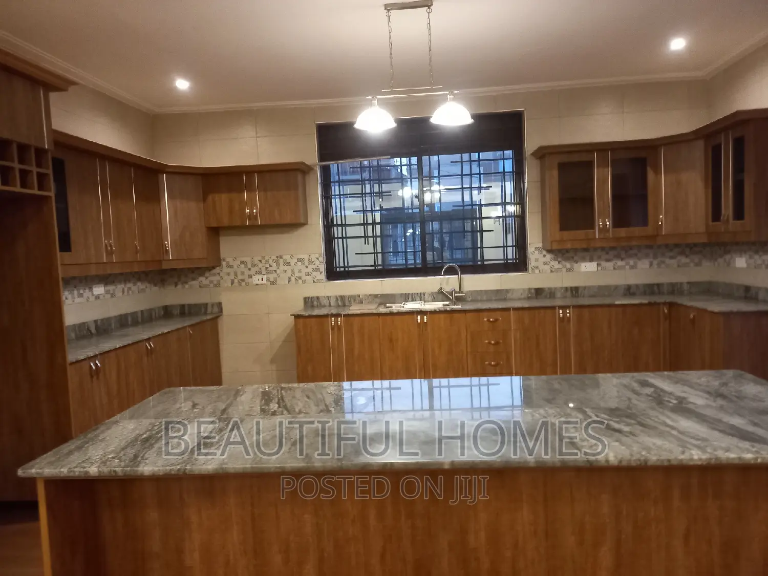 Furnished 6bdrm Mansion in Kyanja Corporate, Nakawa for sale in Nakawa