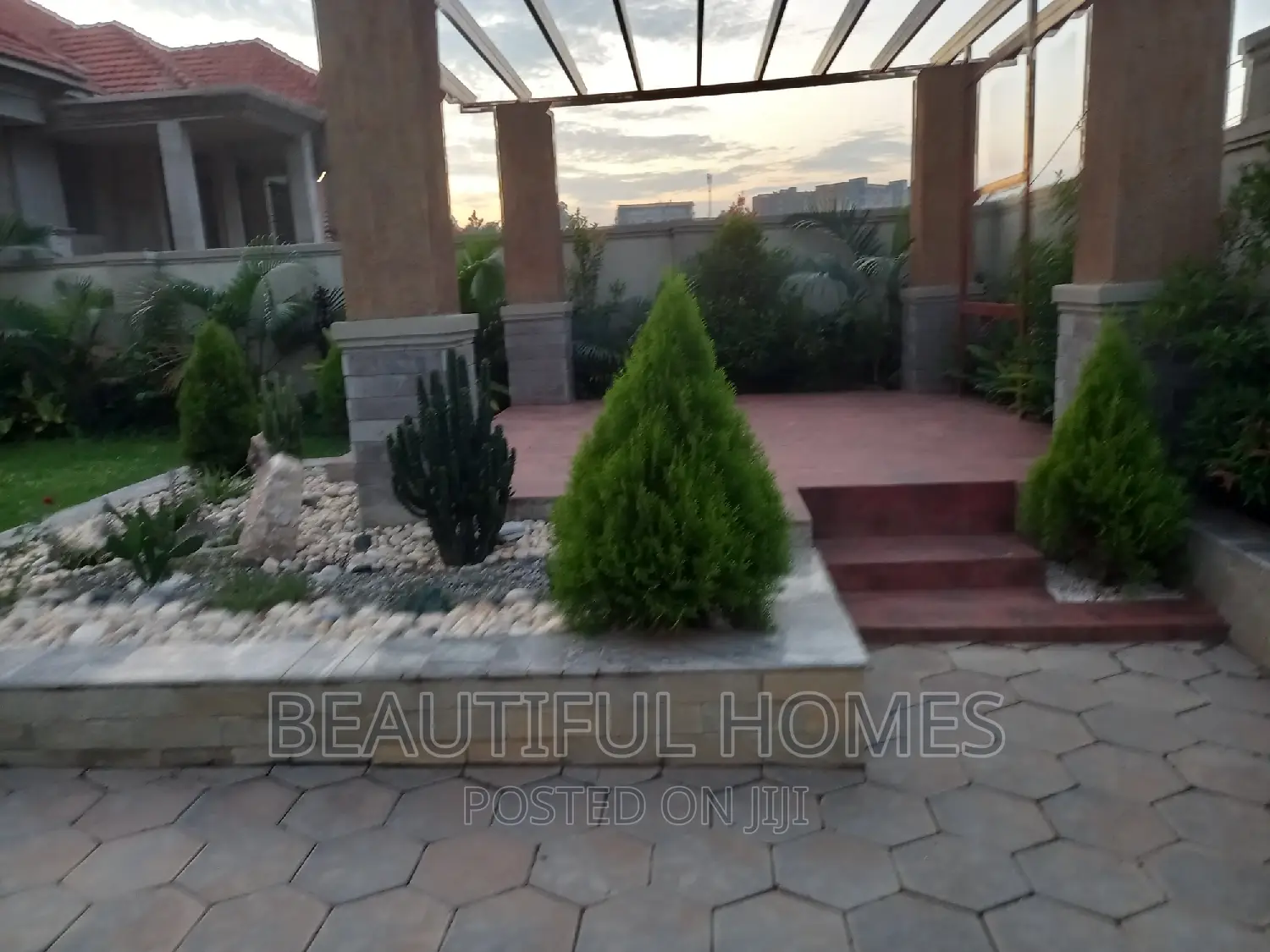 Furnished 6bdrm Duplex in Kyanja Rich, Nakawa for sale in Nakawa