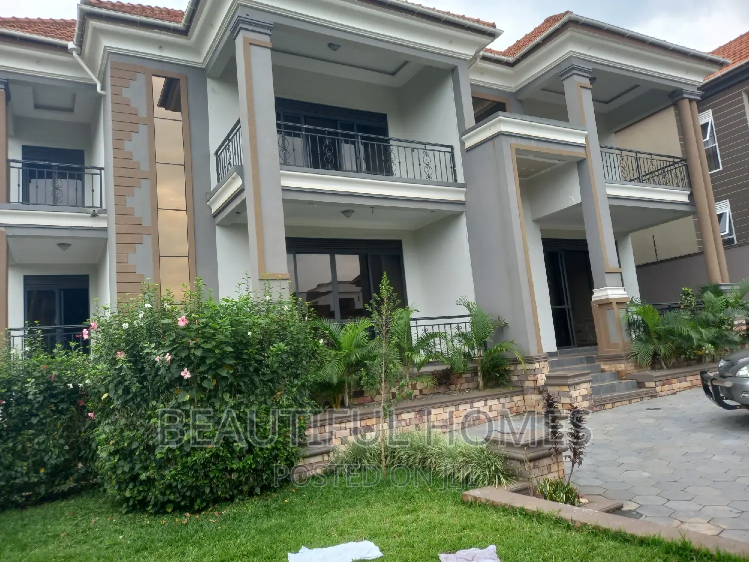 Furnished 6bdrm Duplex in Kisaasi Corporate, Nakawa for sale in Nakawa