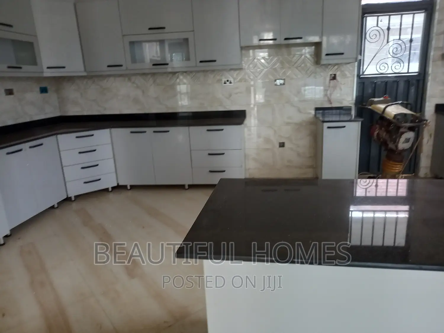 Furnished 6bdrm Duplex in Kira for sale in Kira