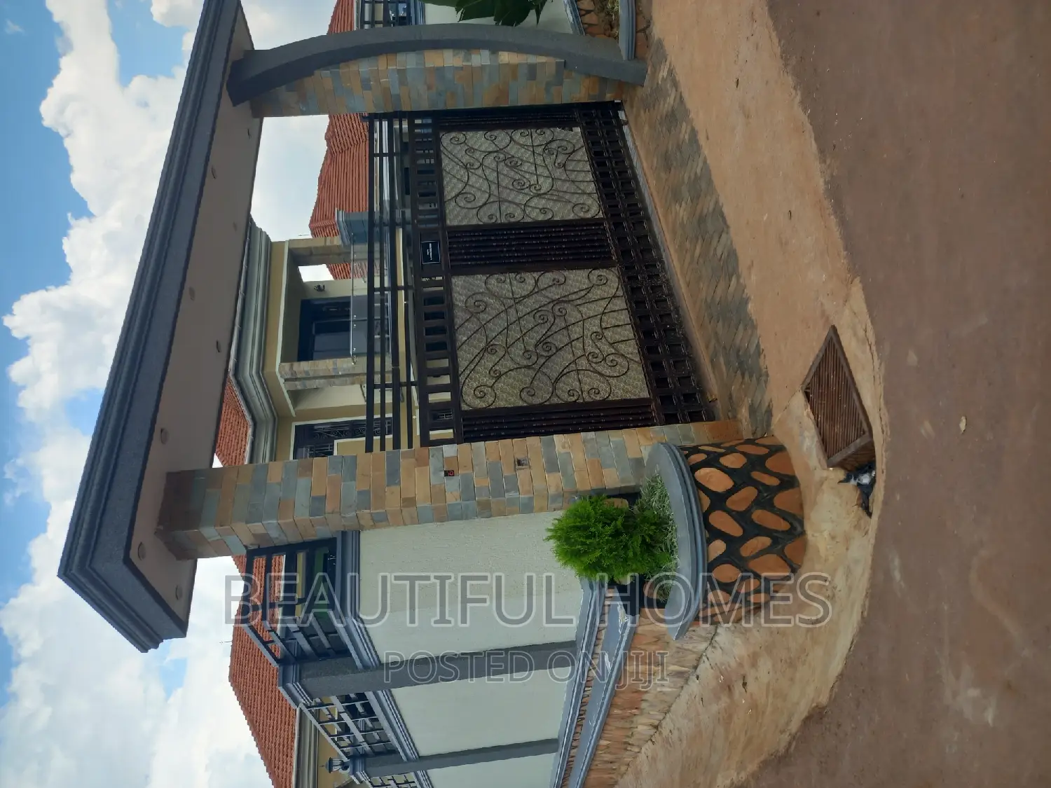 Furnished 6bdrm Duplex in Kira for sale in Kira