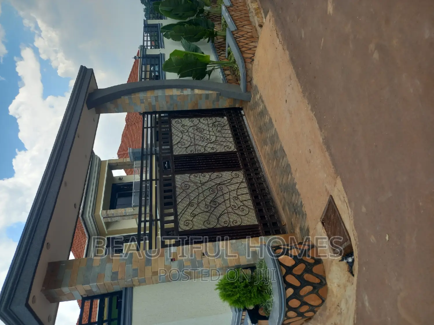 Furnished 6bdrm Duplex in Kira Mamerito Lane for sale in Kira