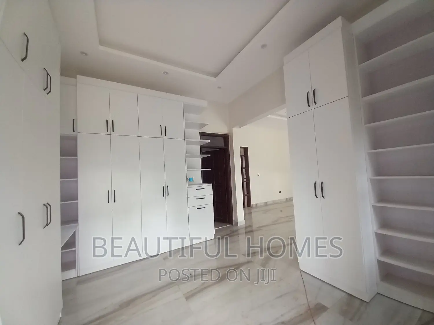 Furnished 6bdrm Mansion in Kira for sale in Kira