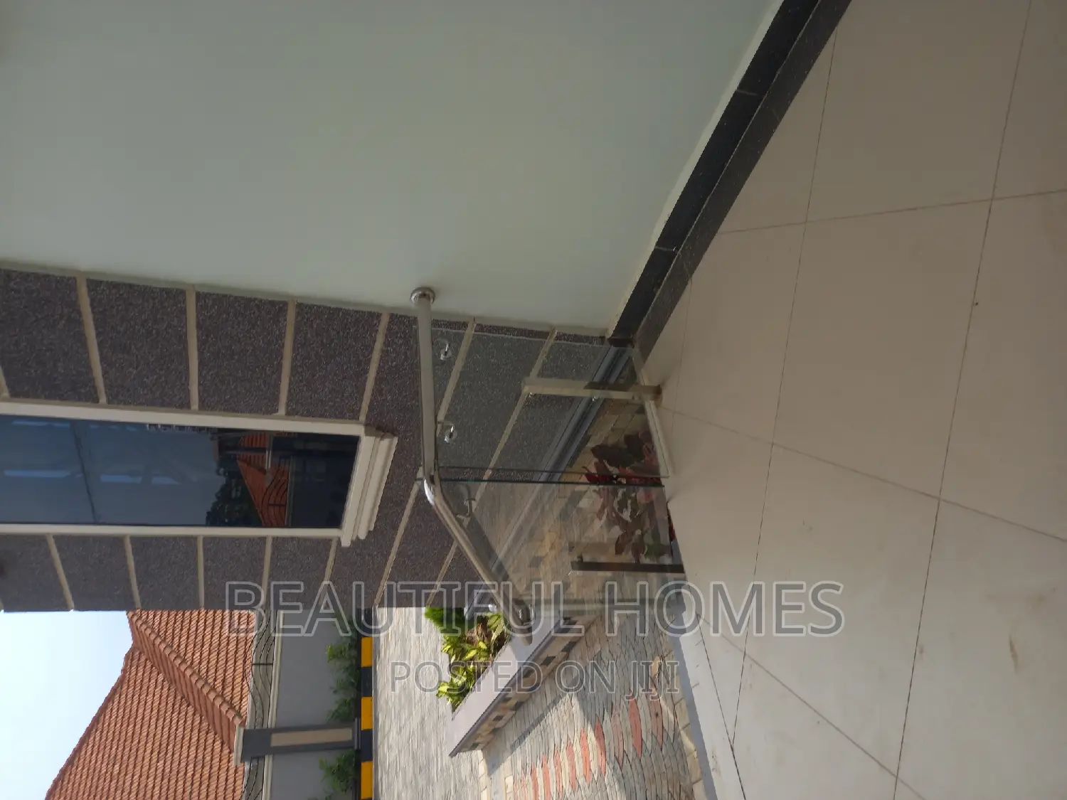 Furnished 6bdrm House in Kira Diplomat for sale in Kira