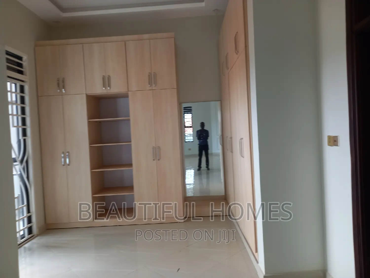 Furnished 6bdrm House in Kira Diplomat for sale in Kira