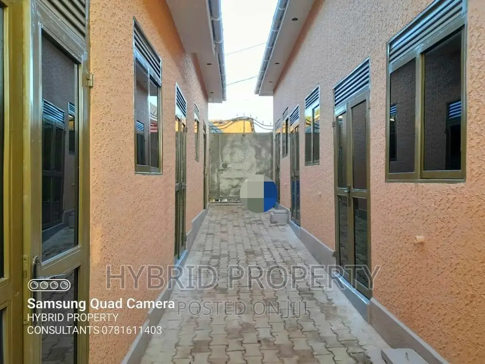 7bdrm Apartment in Kasubi~Kawaala Along, Rubaga for sale in Rubaga