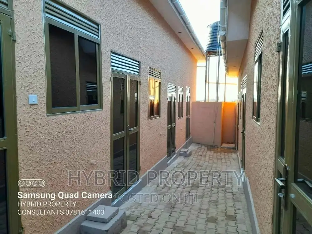 7bdrm Apartment in Kasubi~Kawaala Along, Rubaga for sale in Rubaga