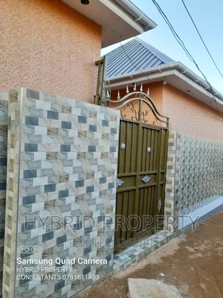 7bdrm Apartment in Kasubi~Kawaala Along, Rubaga for sale in Rubaga