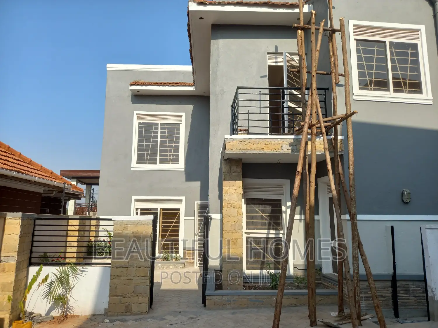 Furnished 4bdrm Duplex in Kira Tarmack, Central Division for sale in Central Division