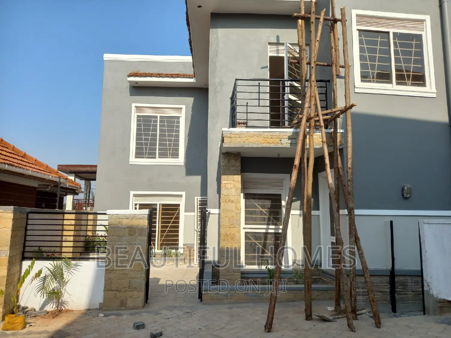 Furnished 4bdrm Duplex in Kira Mamerito for sale in Kira