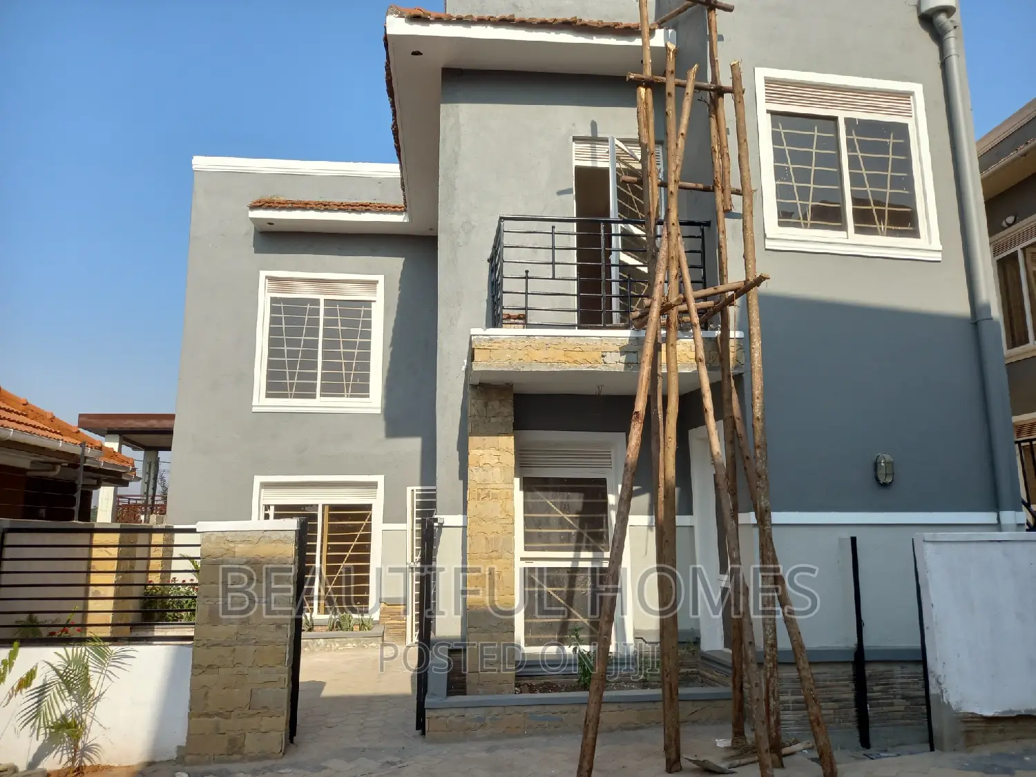 Furnished 4bdrm Duplex in Kira Mamerito for sale in Kira