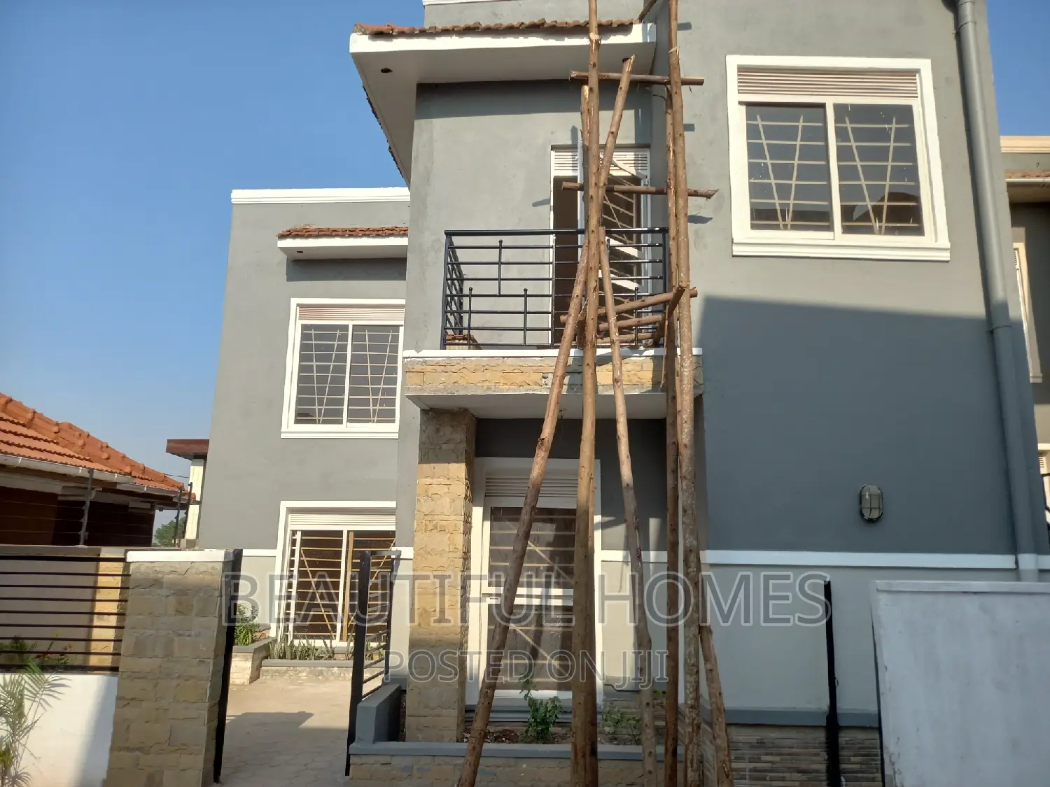 Furnished 4bdrm Duplex in Kira Mamerito for sale in Kira
