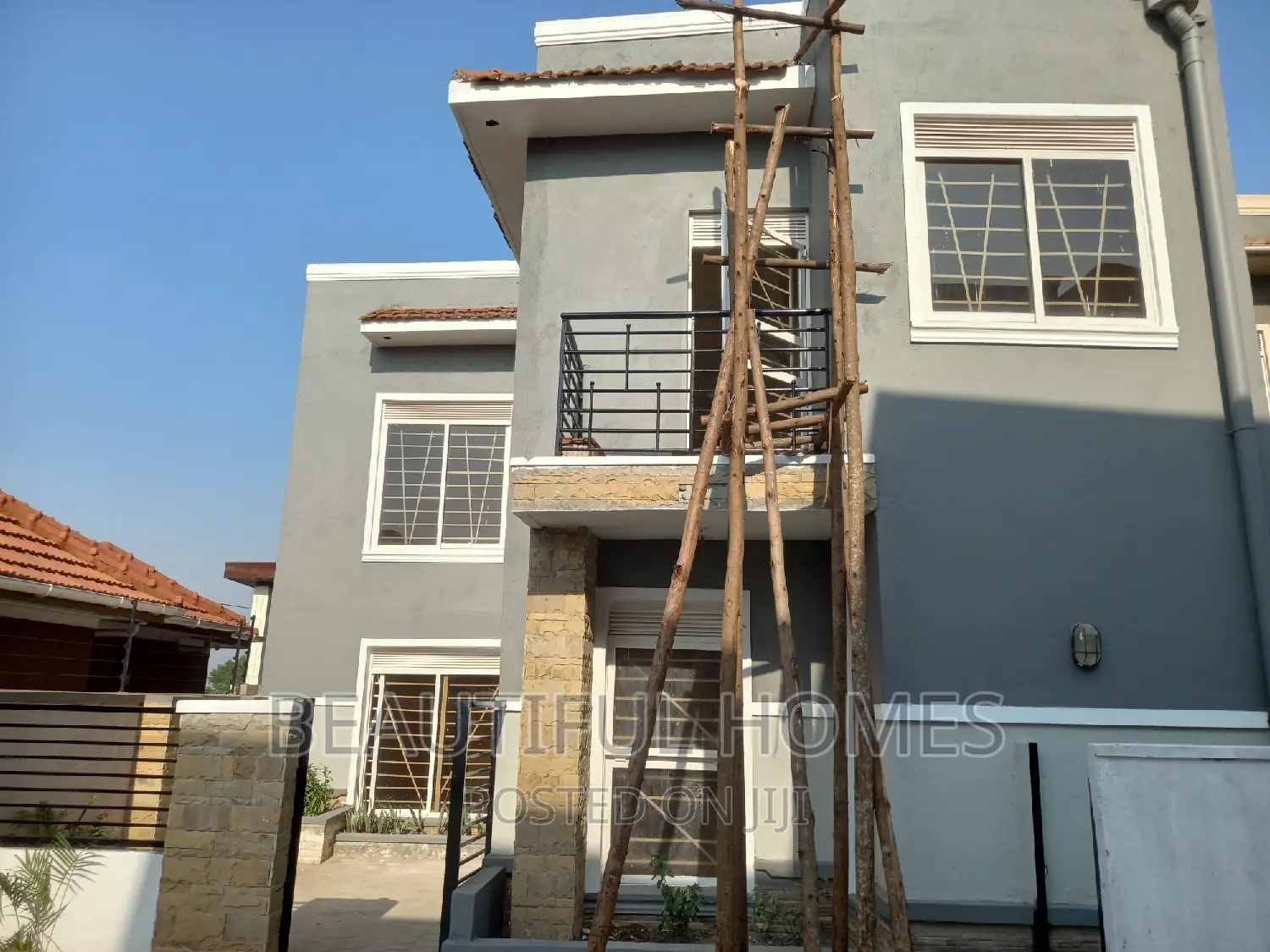 Furnished 4bdrm Duplex in Kira Mamerito for sale in Kira