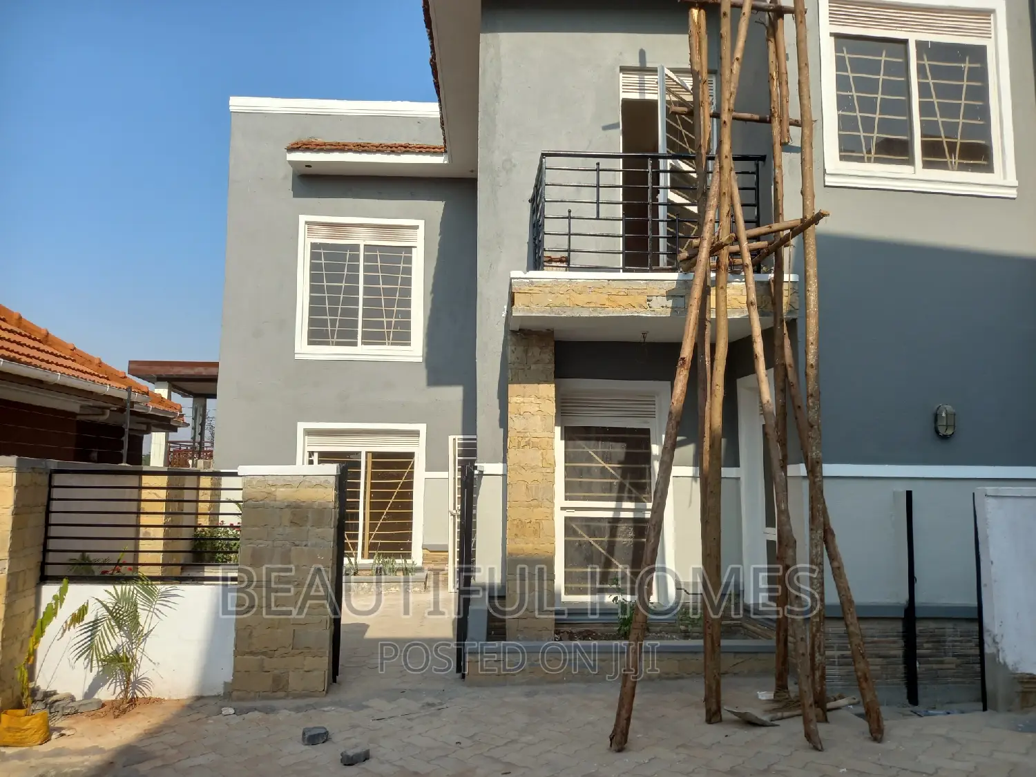 Furnished 4bdrm Duplex in Kira Mamerito for sale in Kira