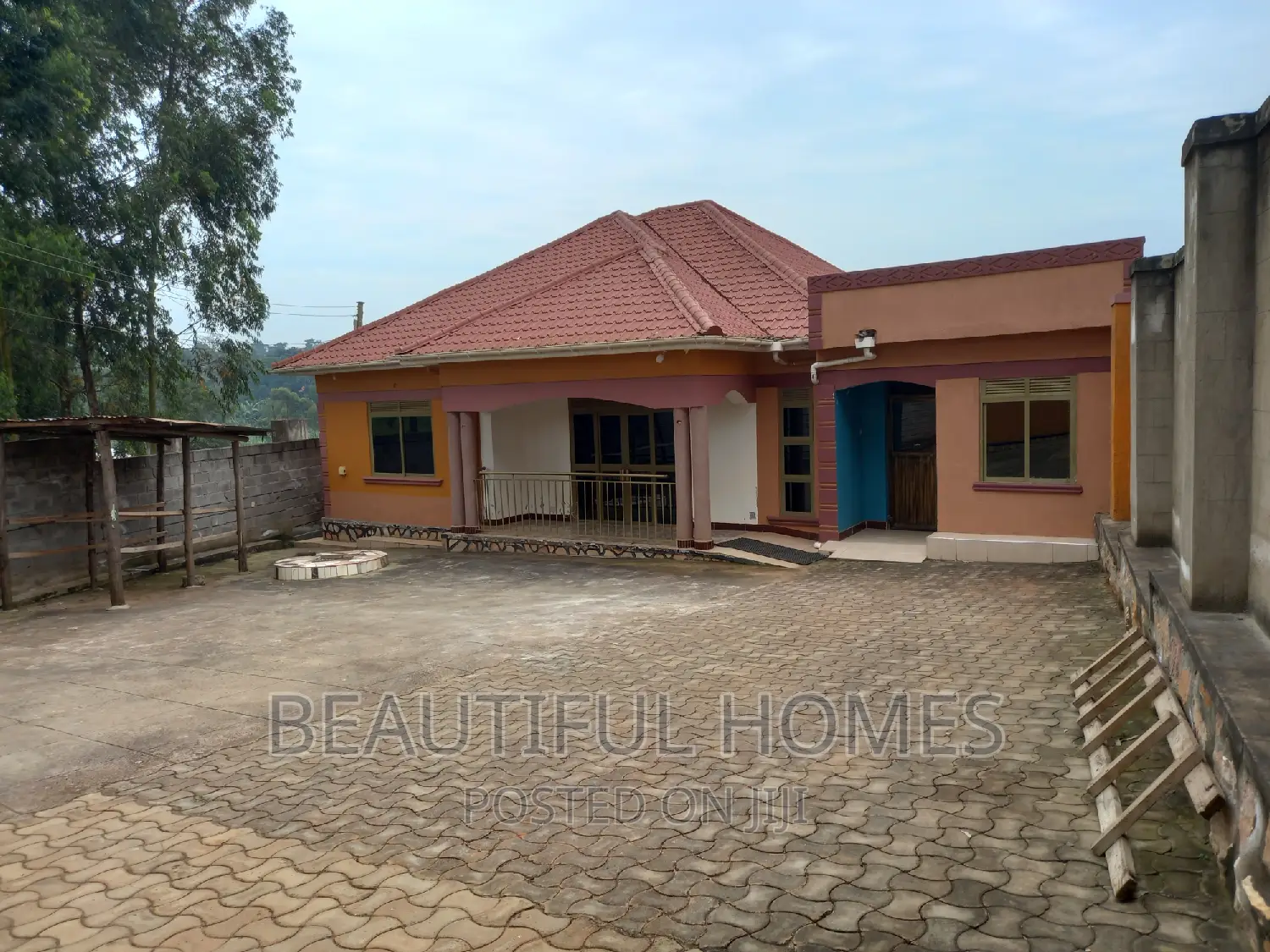 Furnished 4bdrm Maisonette in Nakwero, Kira for sale in Kira