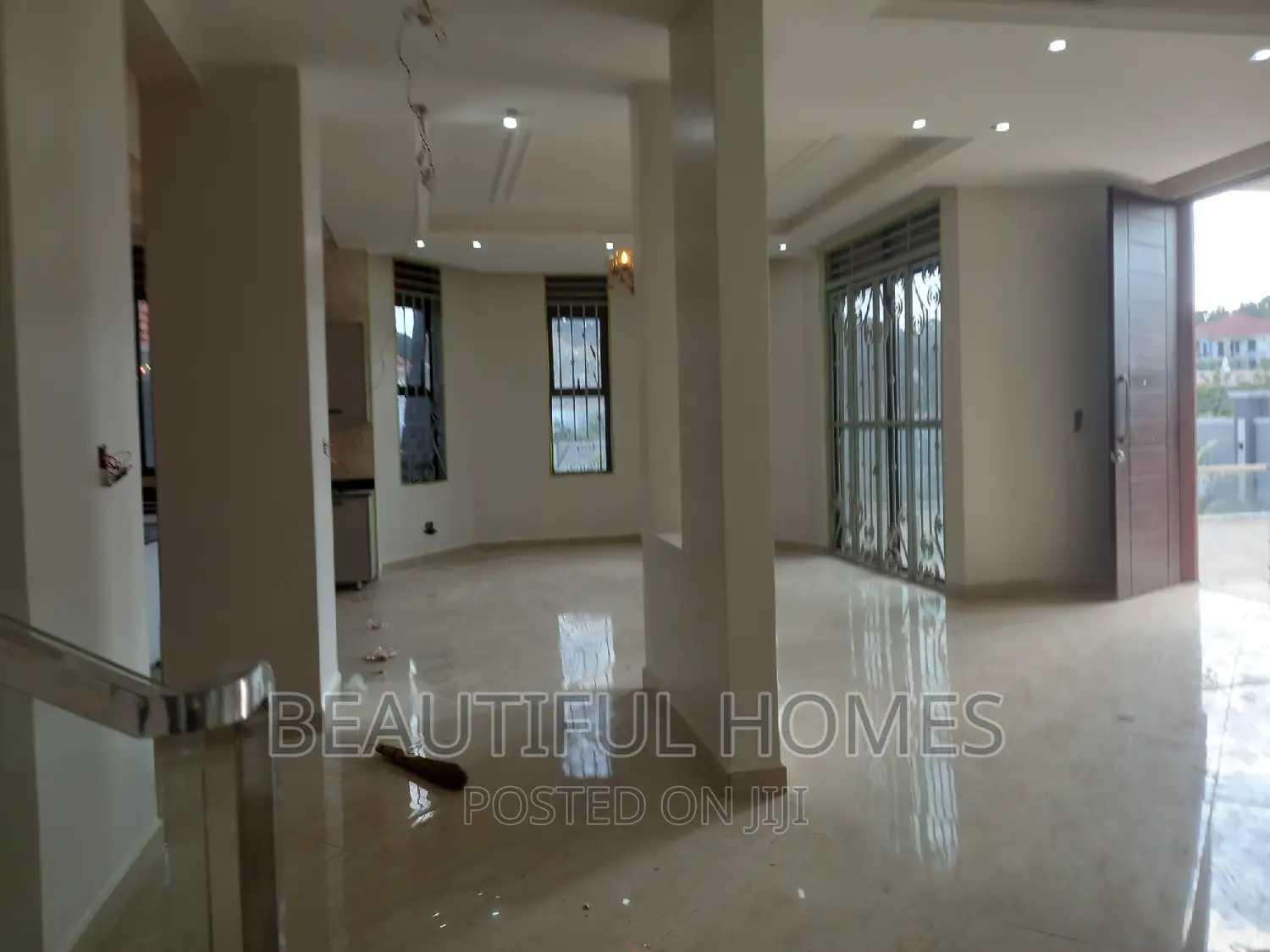 Furnished 6bdrm Mansion in Kira Mamerito for sale in Kira