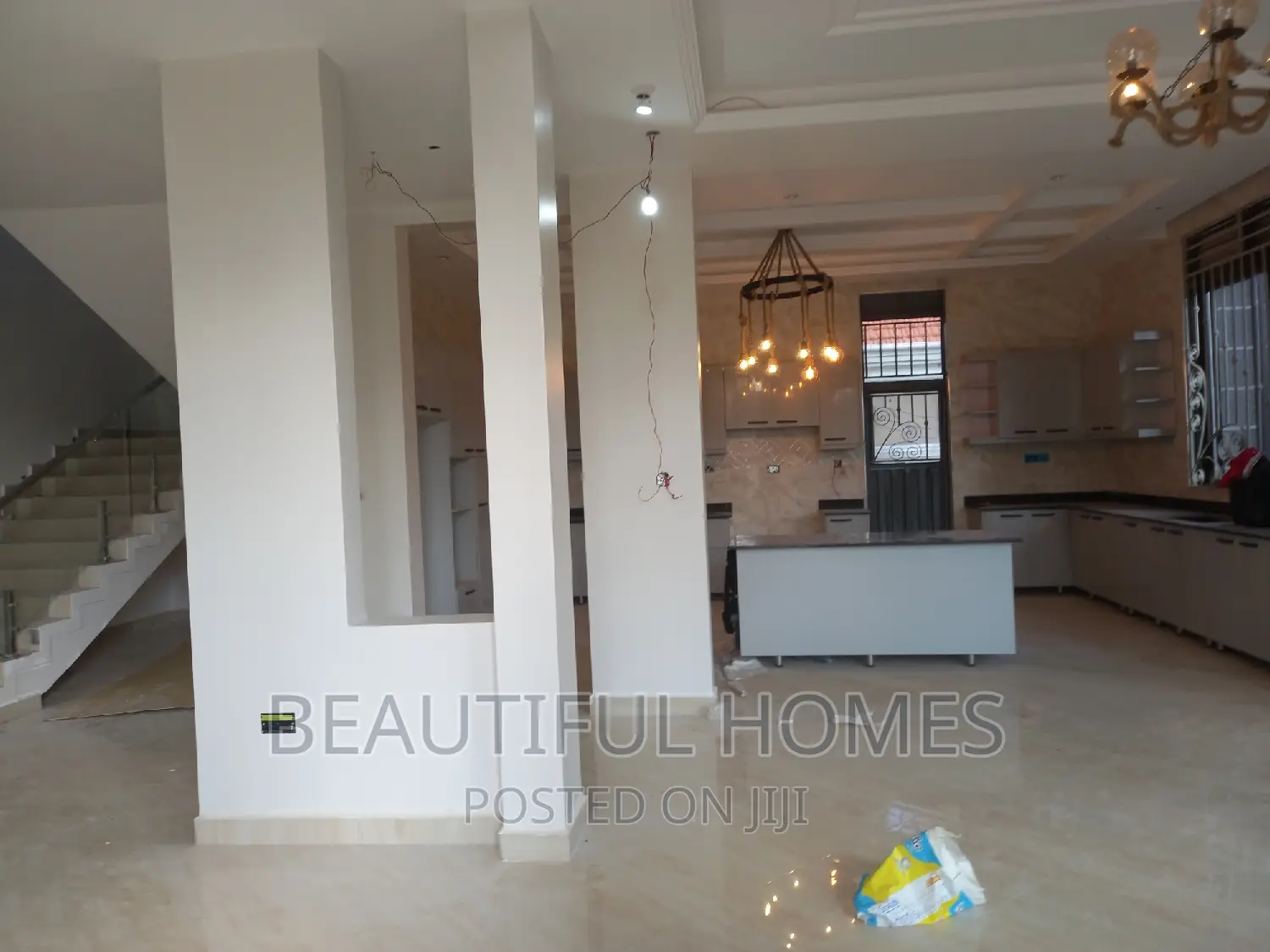 Furnished 6bdrm Mansion in Kira Mamerito for sale in Kira