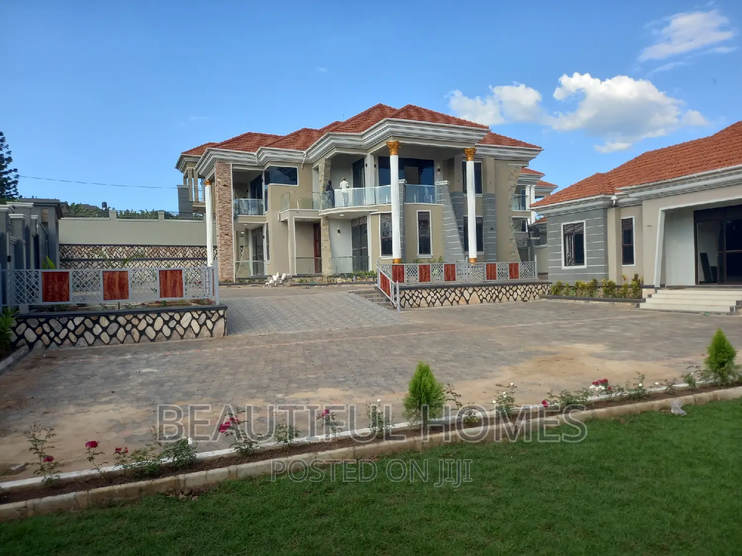 Furnished 6bdrm Mansion in Kira Rich Estate for sale in Kira
