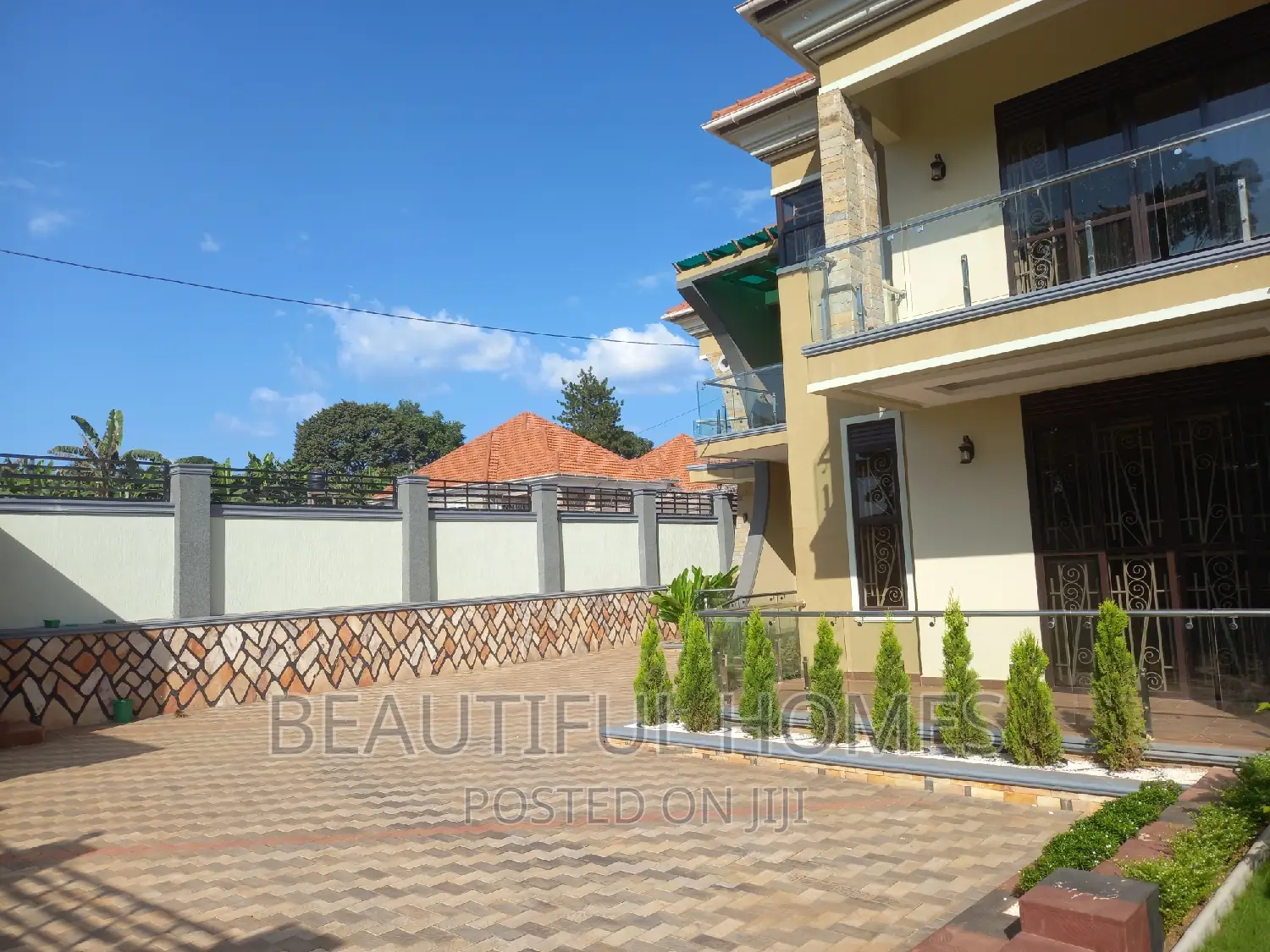 Furnished 6bdrm House in Kira Tarmack Close for sale in Kira