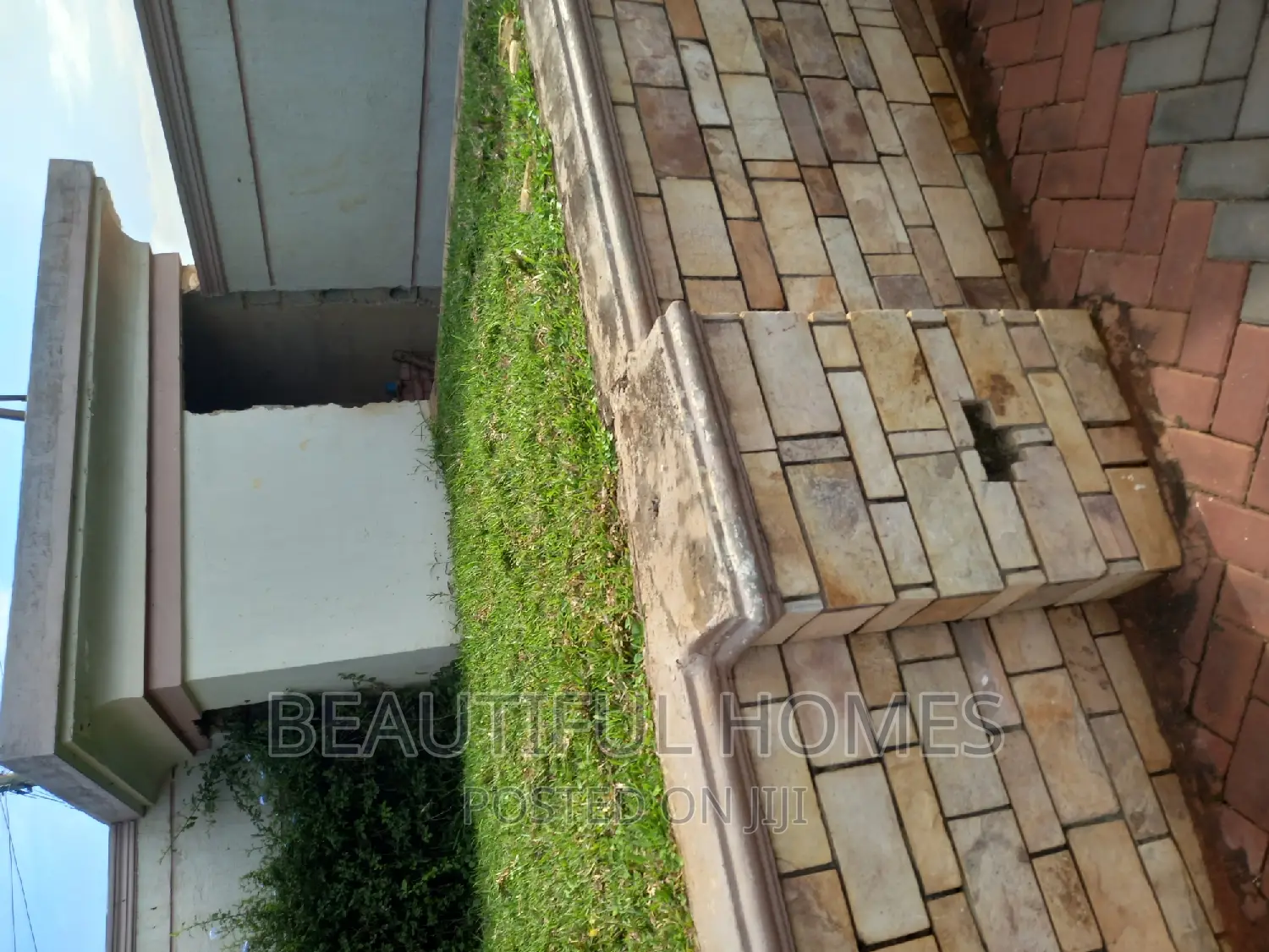 Furnished 4bdrm Duplex in Kira for sale in Kira