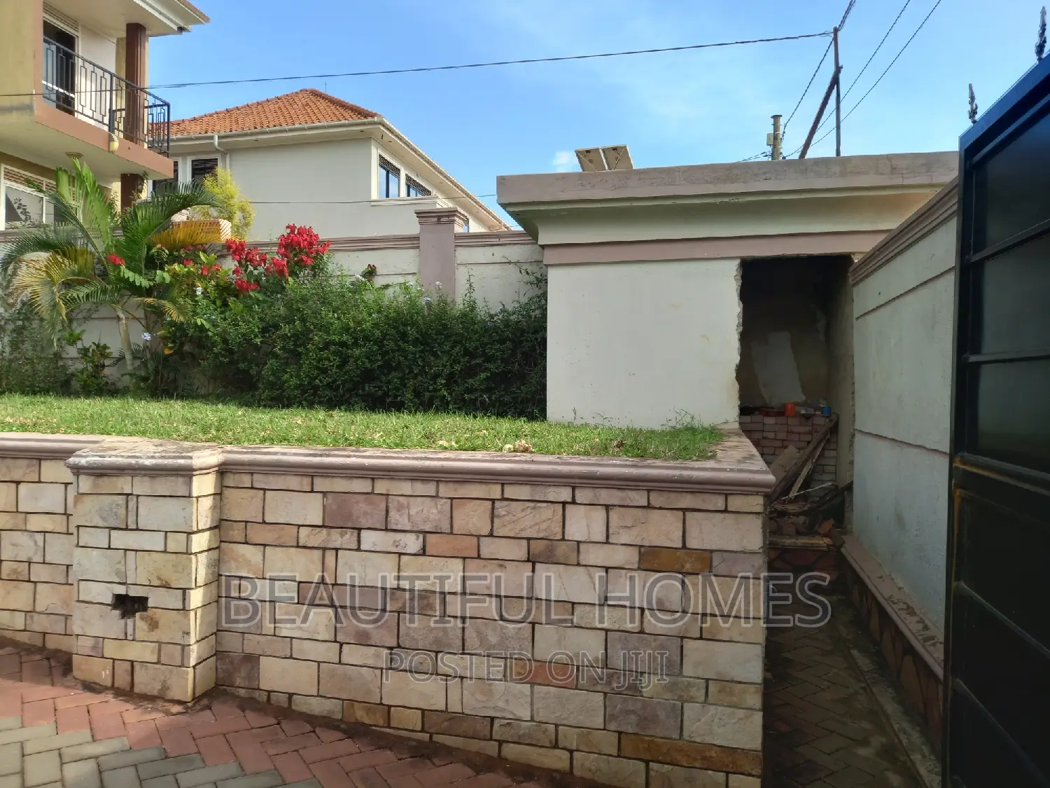 Furnished 4bdrm Duplex in Kira for sale in Kira
