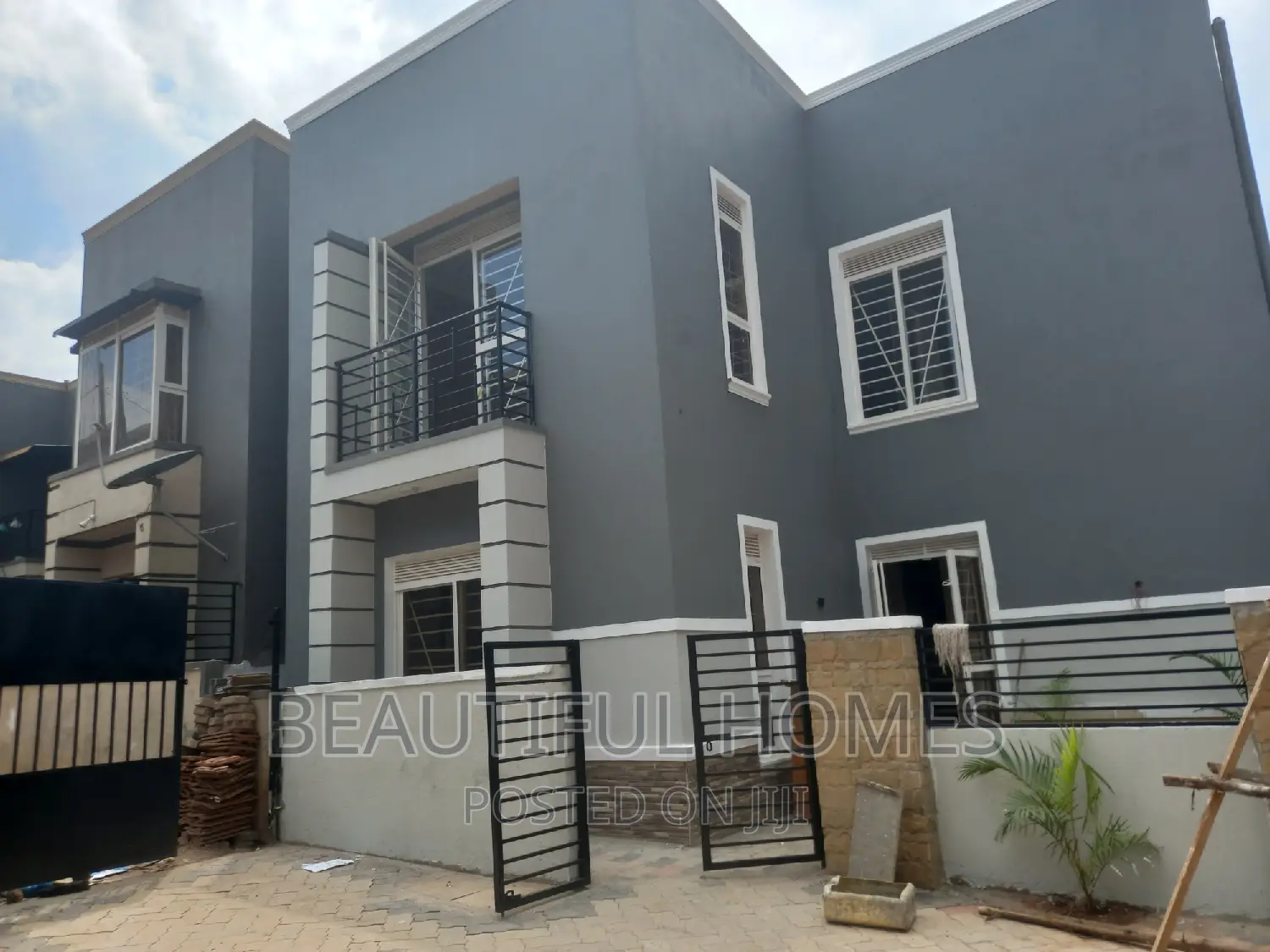 Furnished 4bdrm Duplex in Kira for sale in Kira