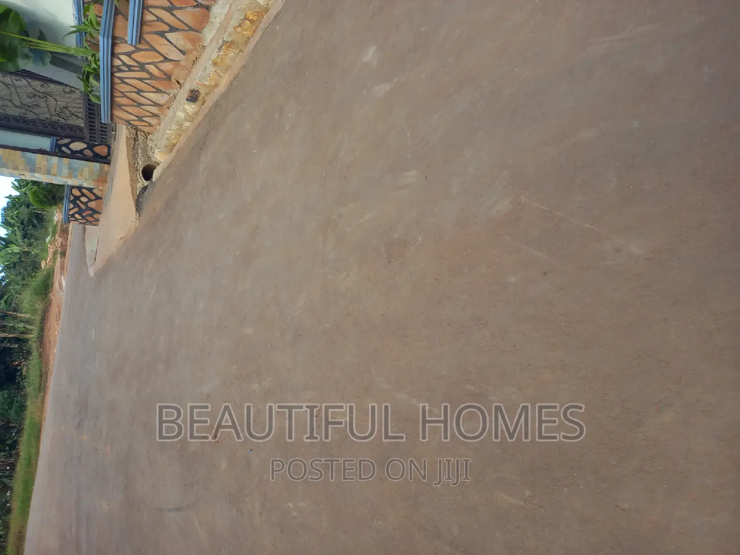 Furnished 6bdrm Mansion in Kira Tarmack Access for sale in Kira