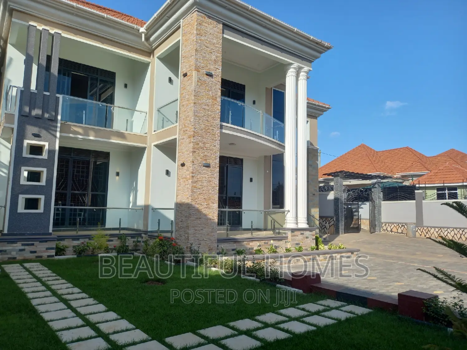 Furnished 6bdrm Mansion in Kira Tarmack Access for sale in Kira