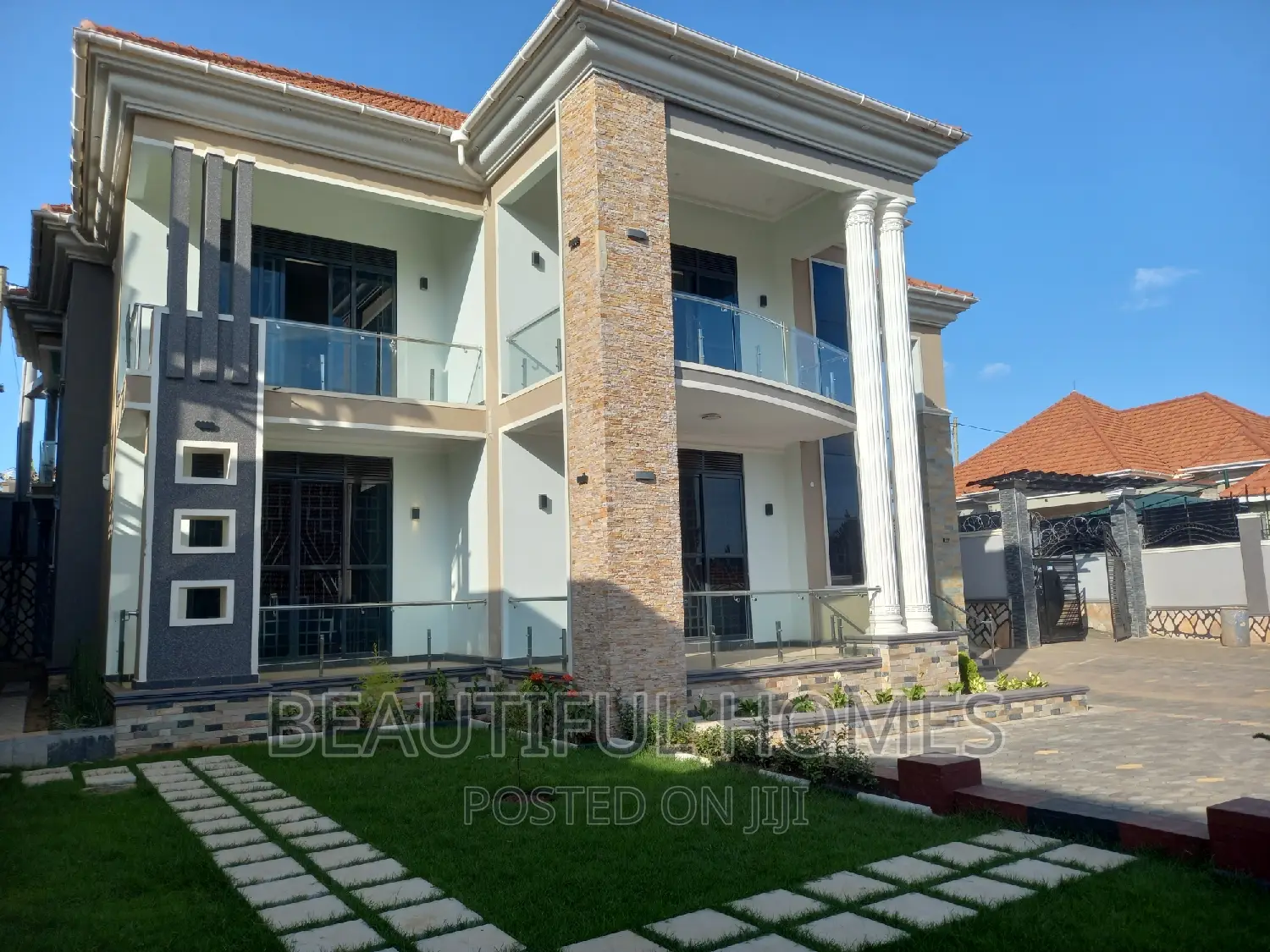 Furnished 6bdrm Mansion in Kira Tarmack Access for sale in Kira