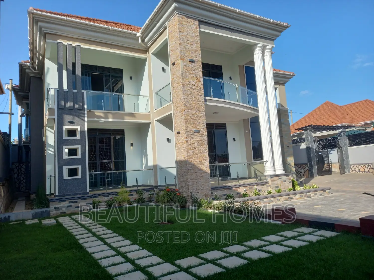 Furnished 6bdrm Mansion in Kira Tarmack Access for sale in Kira