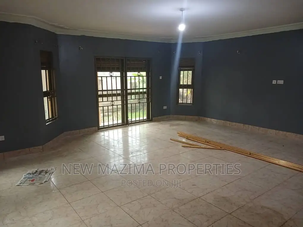 3bdrm Bungalow in Seguku Ntebe Rd, Division A for sale in Division A