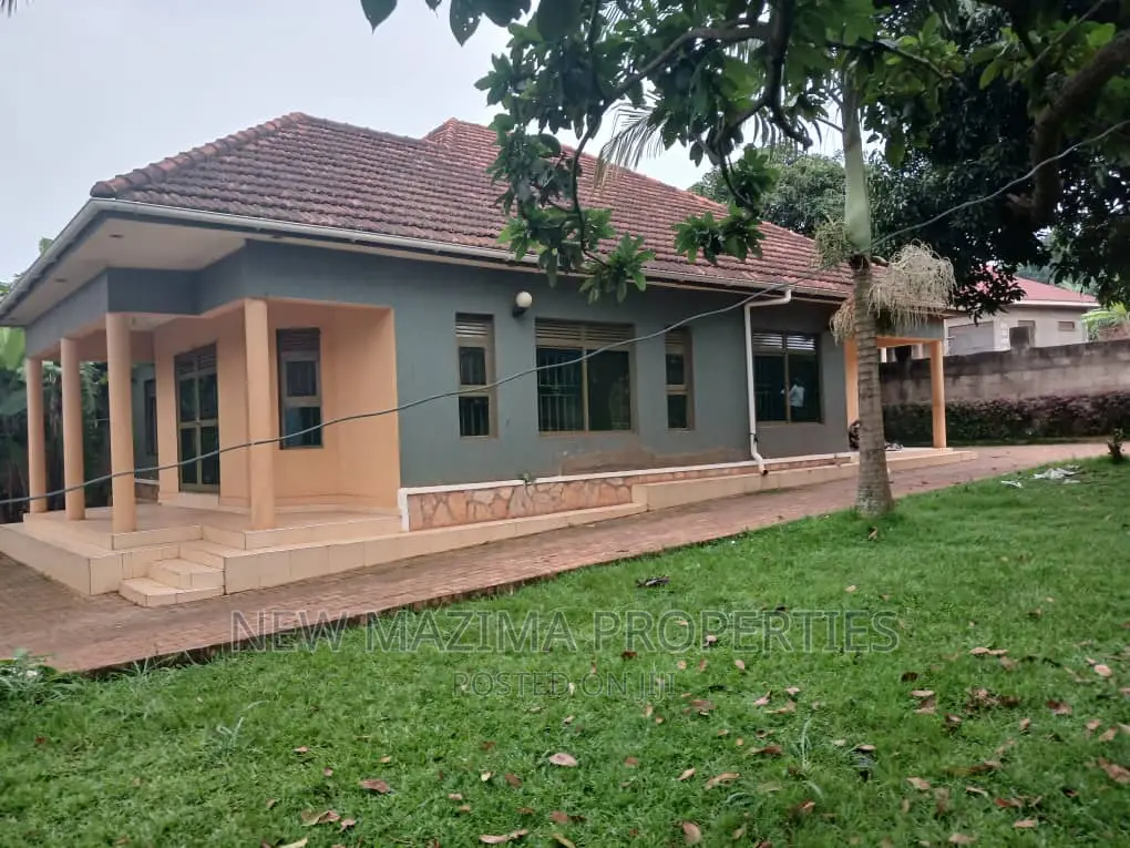 3bdrm Bungalow in Seguku Ntebe Rd, Division A for sale in Division A