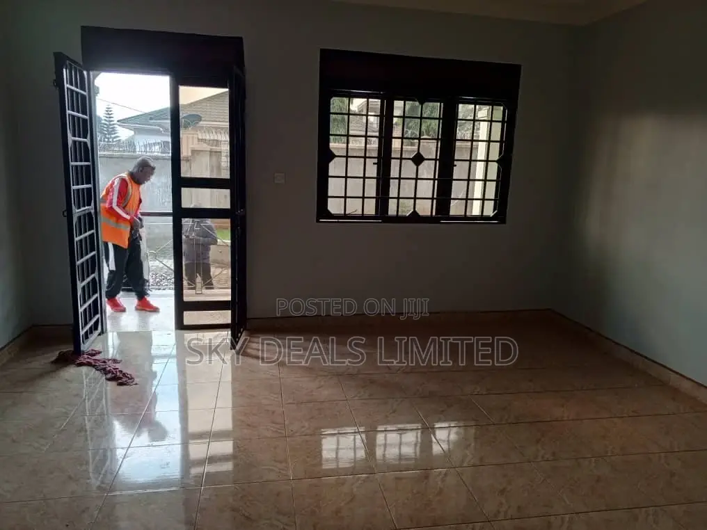4bdrm Bungalow in Kyanja, Nakawa for sale in Nakawa