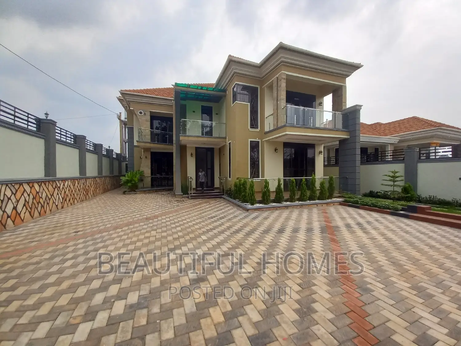 Furnished 6bdrm Duplex in Kira for sale in Kira