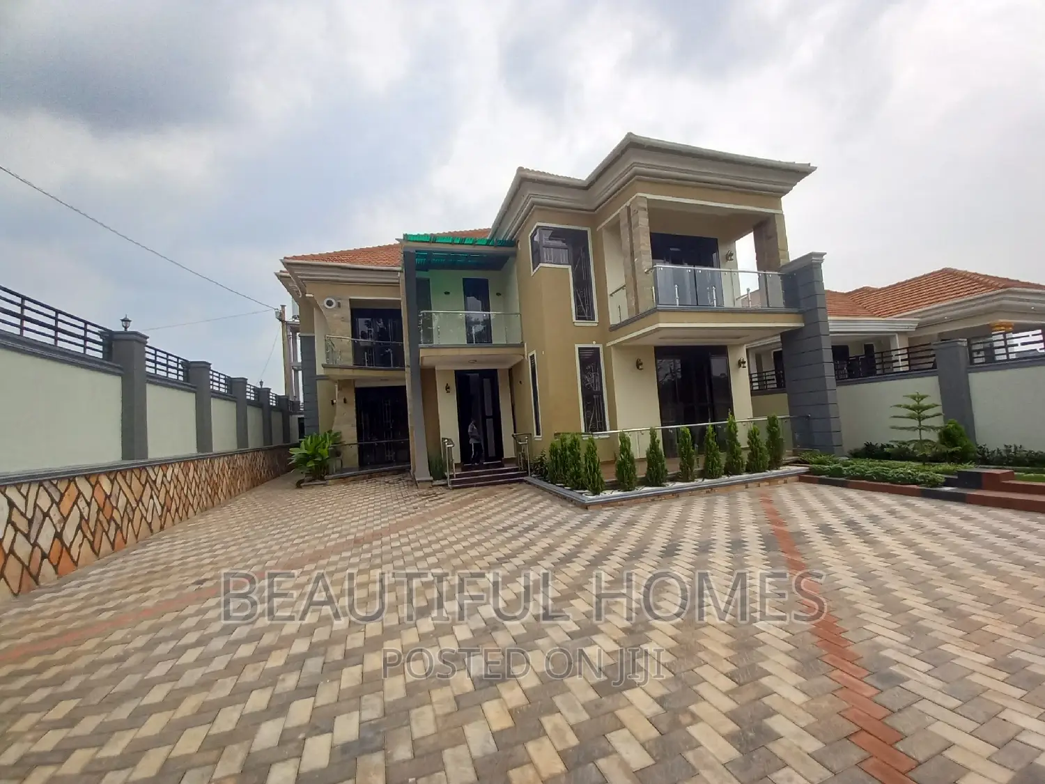 Furnished 6bdrm Duplex in Kira for sale in Kira