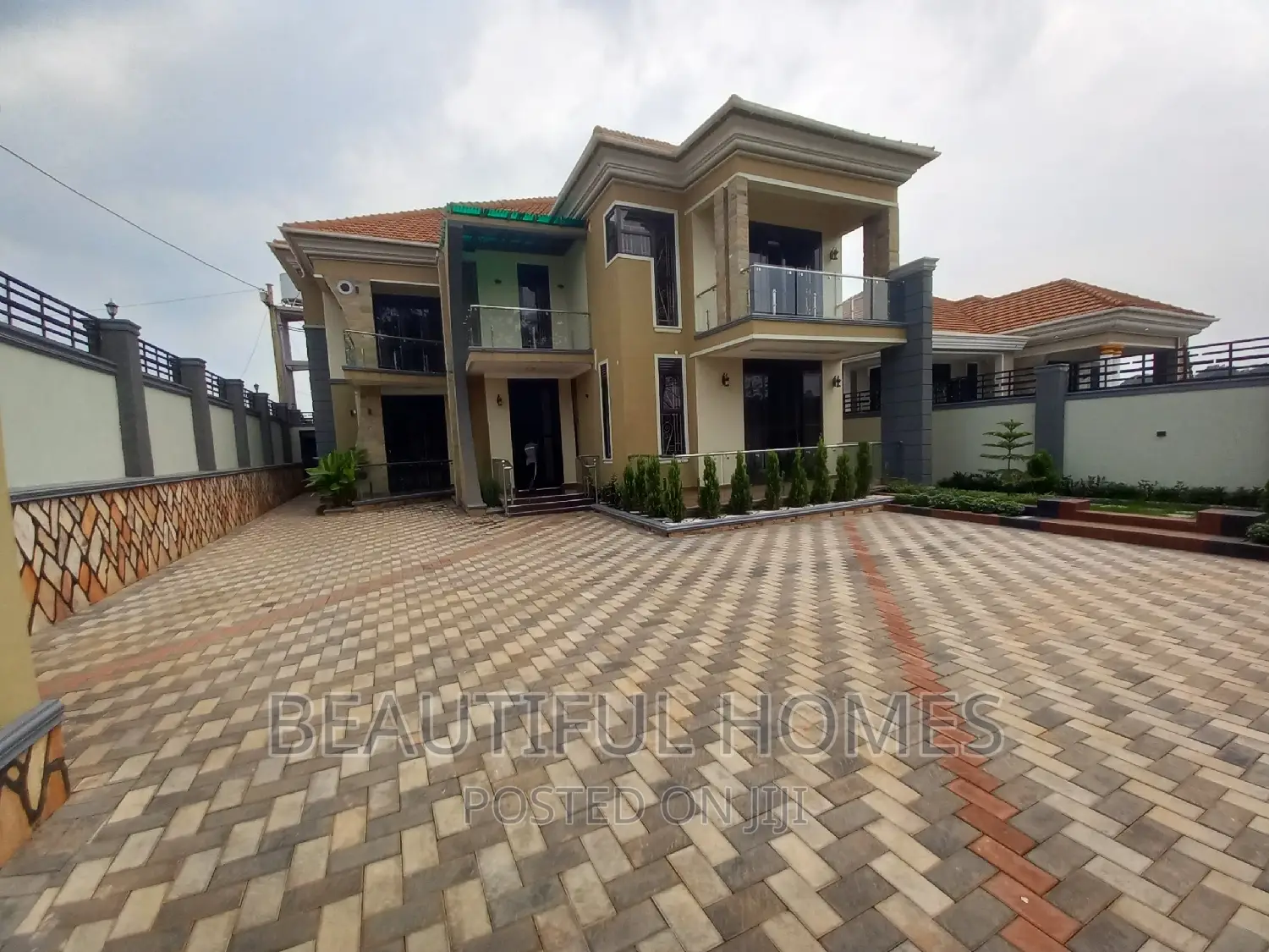 Furnished 6bdrm Duplex in Kira for sale in Kira