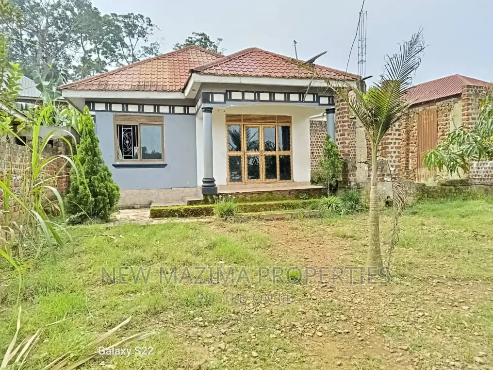 2bdrm House in Buloba, Division A for sale in Division A