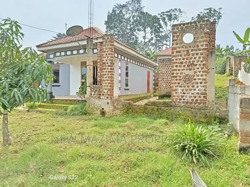 2bdrm House in Buloba, Division A for sale in Division A